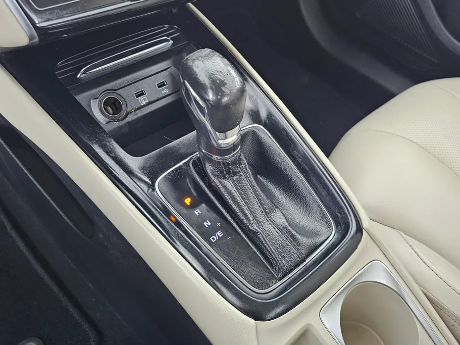 ام جي 5 LUX 2023 