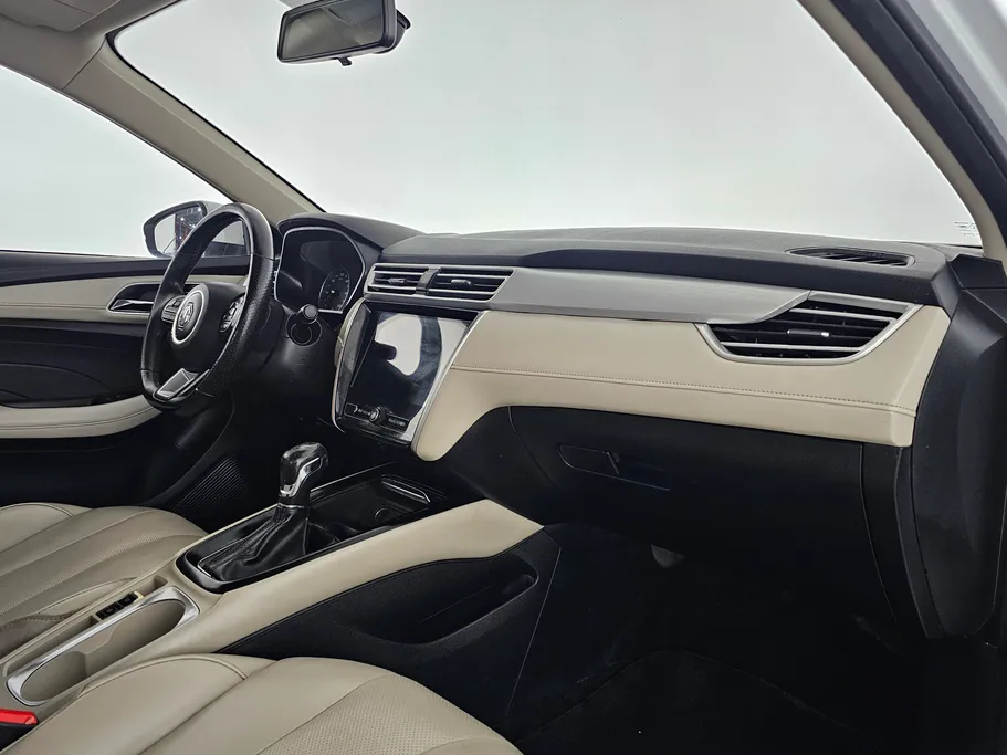 ام جي 5 LUX 2023 