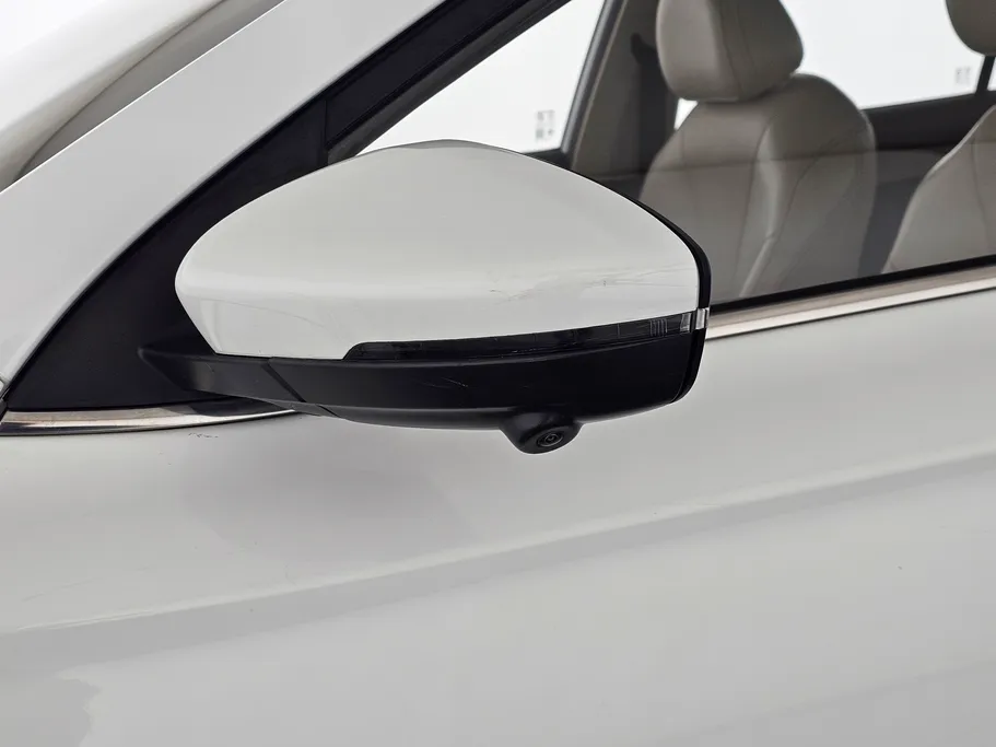 ام جي 5 LUX 2023 