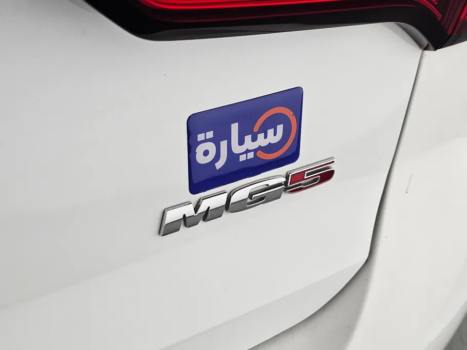 ام جي 5 LUX 2023 