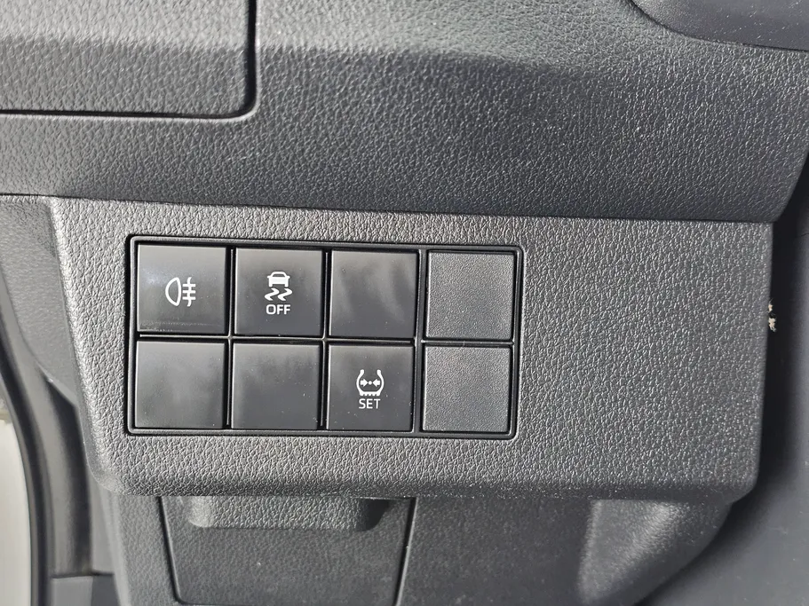 تويوتا يارس Y 2023 