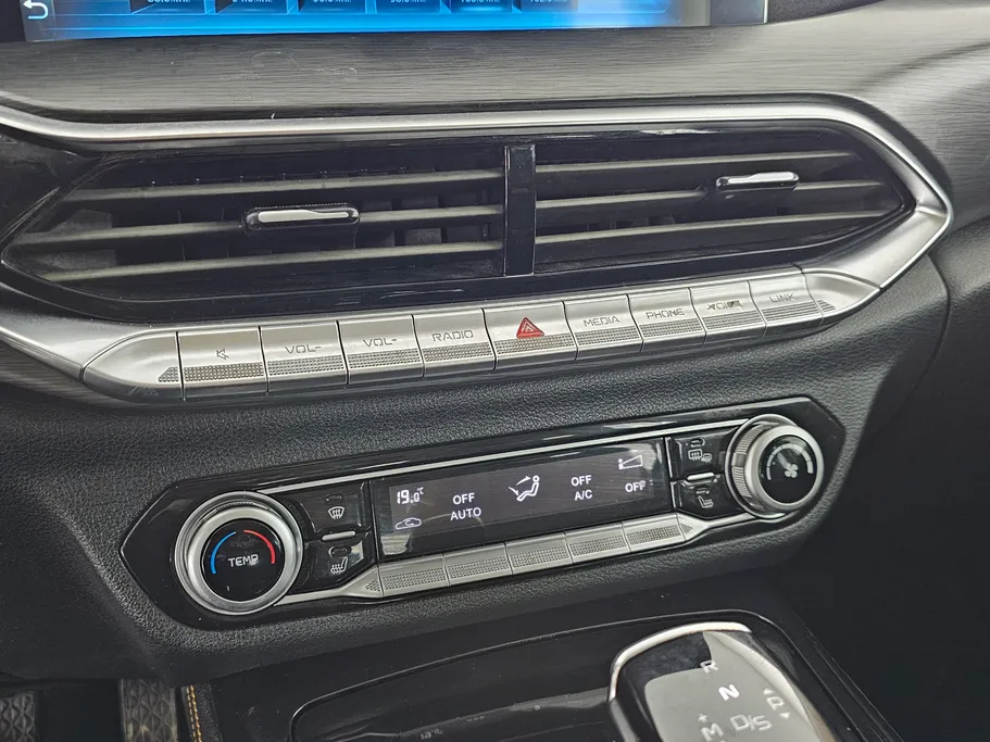 2023 FAW Bestune T77  