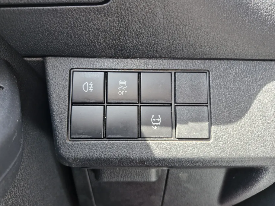 تويوتا يارس Y 2023 