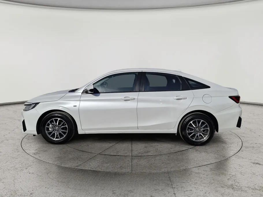 2024 Toyota Yaris  Y 