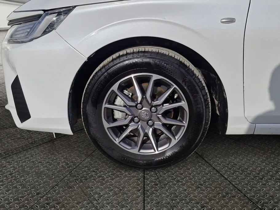 2024 Toyota Yaris  Y 