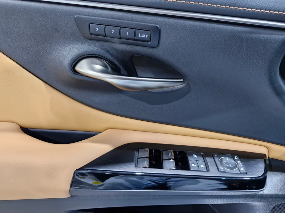 2025 Lexus ES 350 