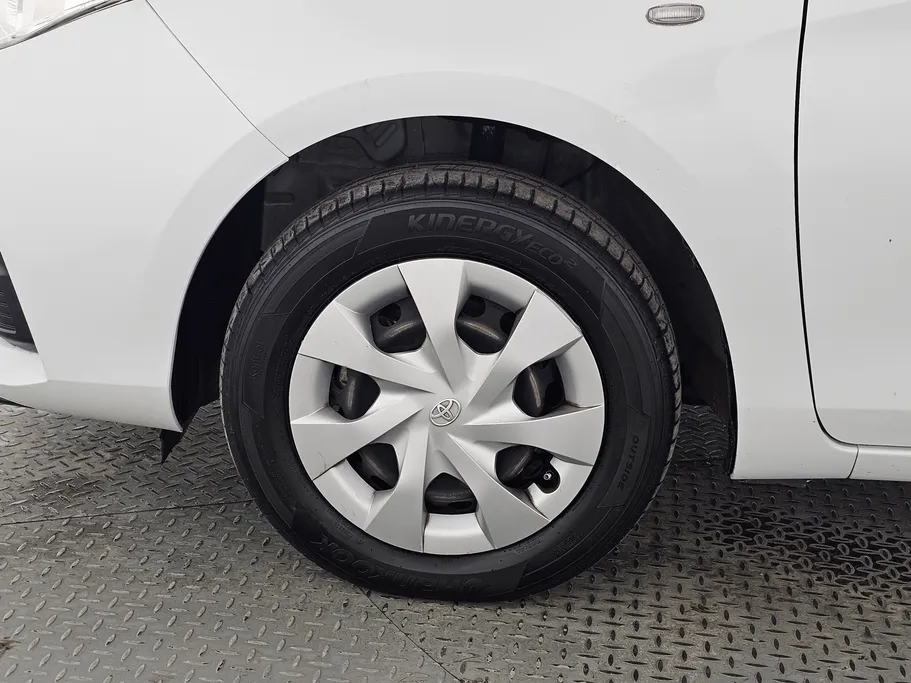 2022 Toyota Yaris  Y 