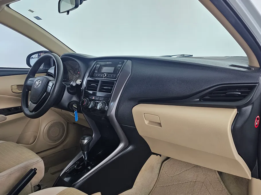 2022 Toyota Yaris  Y 