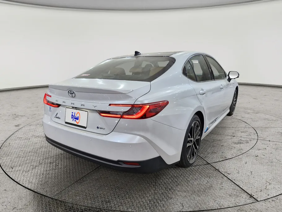 2025 Toyota Camry  LUMIERE HEV 