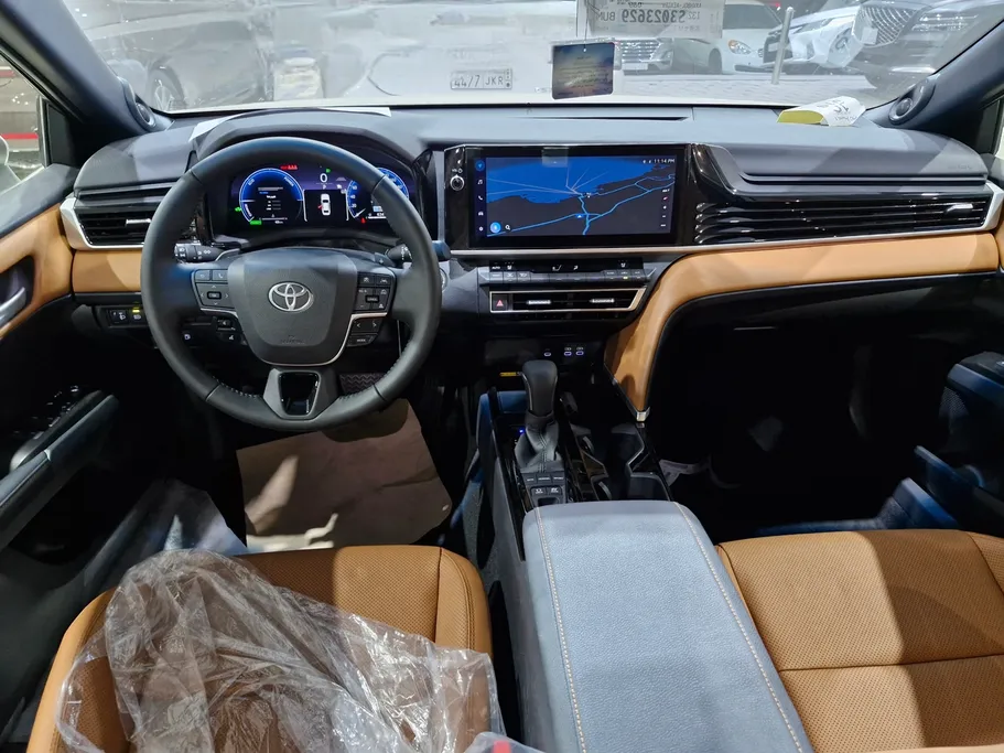 2025 Toyota Camry  LUMIERE HEV 