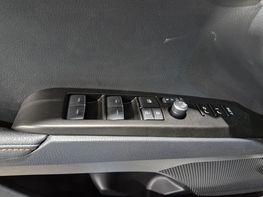 2025 Toyota Camry  LUMIERE HEV 