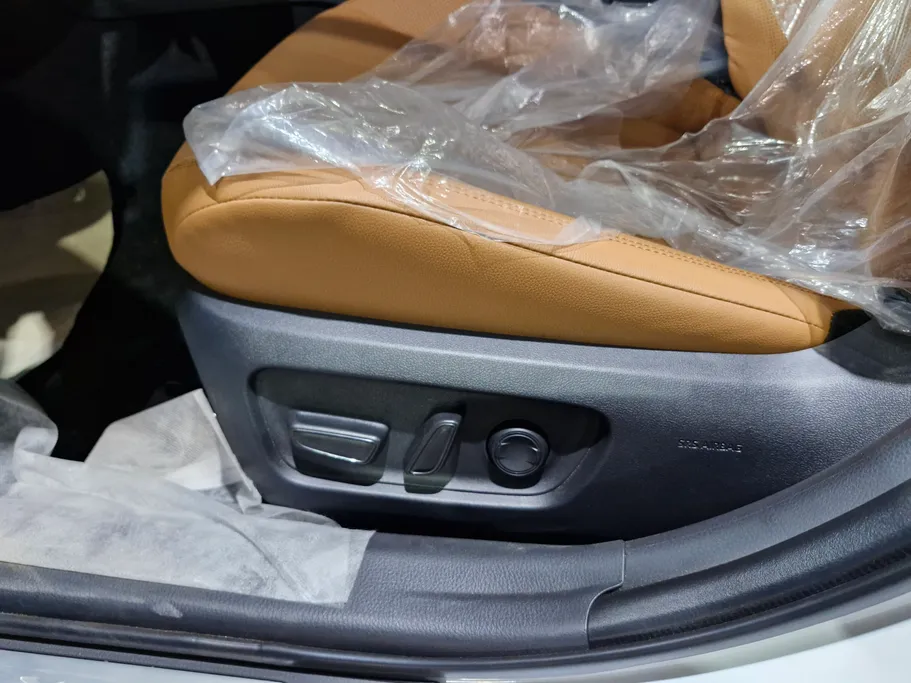 2025 Toyota Camry  LUMIERE HEV 