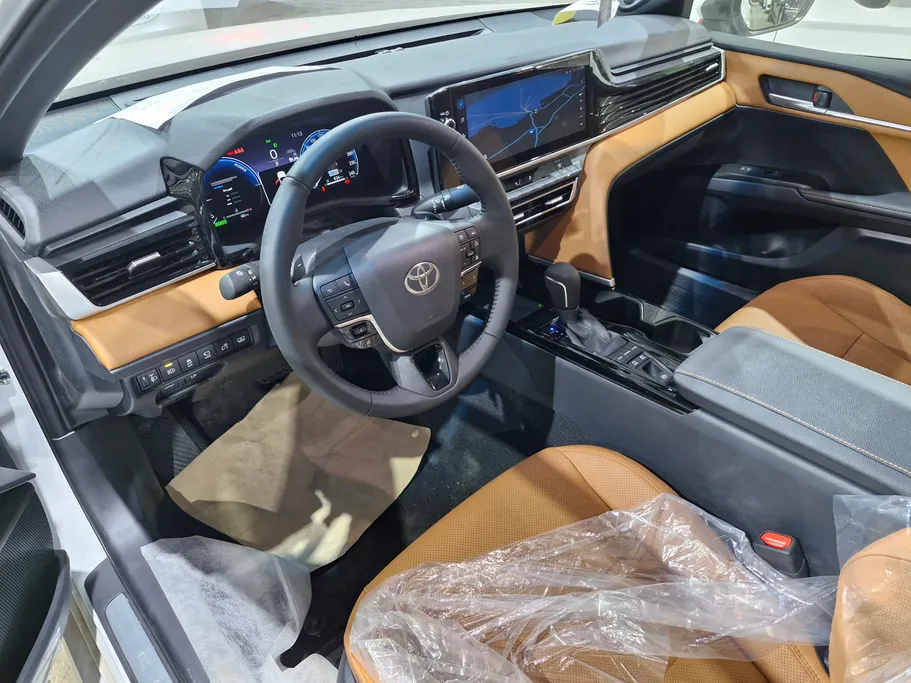 2025 Toyota Camry  LUMIERE HEV 