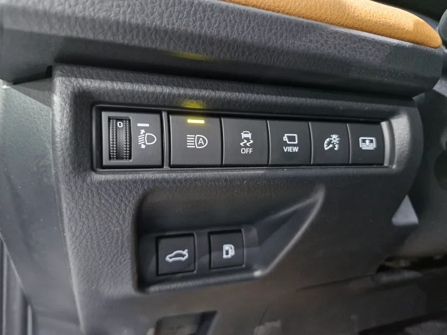 2025 Toyota Camry  LUMIERE HEV 