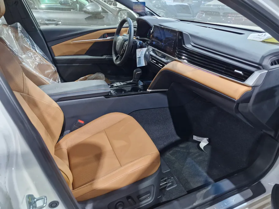 2025 Toyota Camry  LUMIERE HEV 