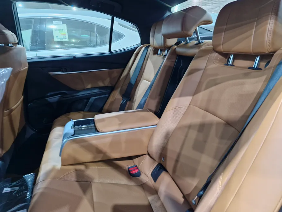 2025 Toyota Camry  LUMIERE HEV 