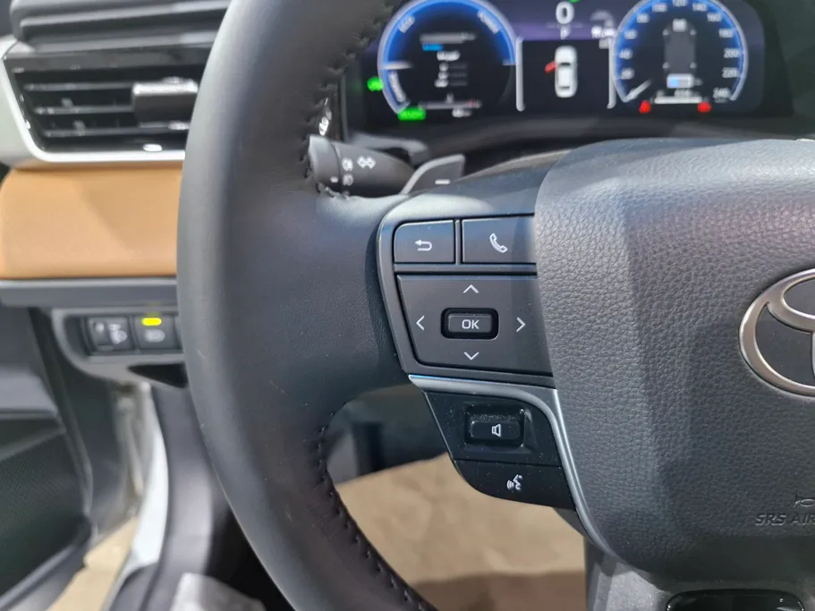 2025 Toyota Camry  LUMIERE HEV 