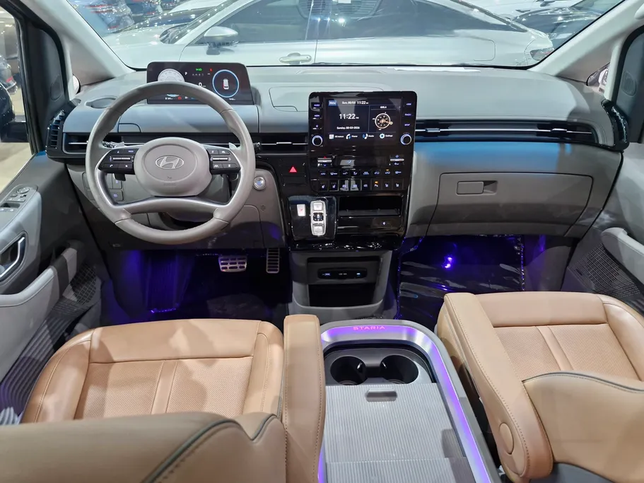 2025 Hyundai Staria VIP 