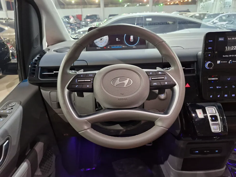2025 Hyundai Staria VIP 