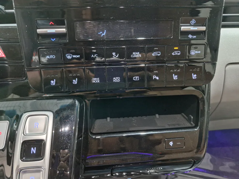 2025 Hyundai Staria VIP 