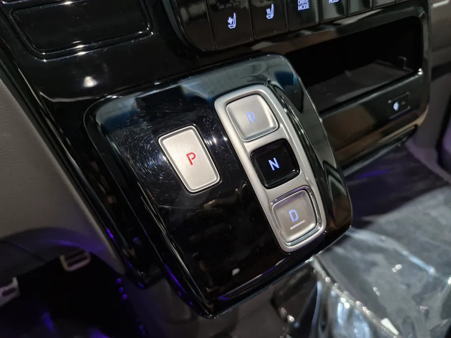 2025 Hyundai Staria VIP 