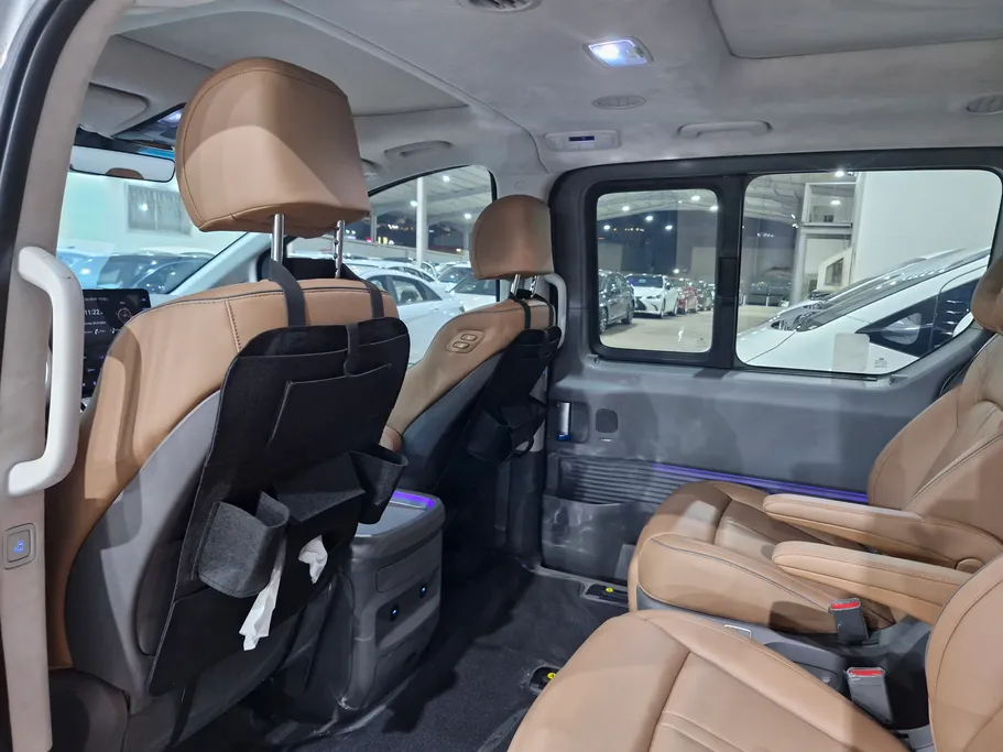 2025 Hyundai Staria VIP 