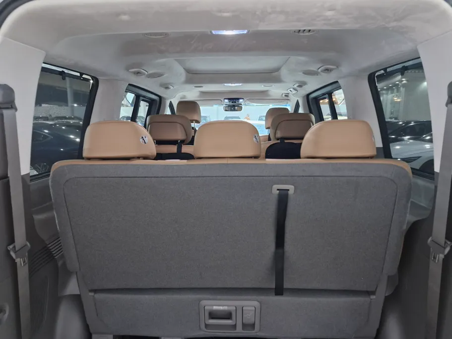 2025 Hyundai Staria VIP 