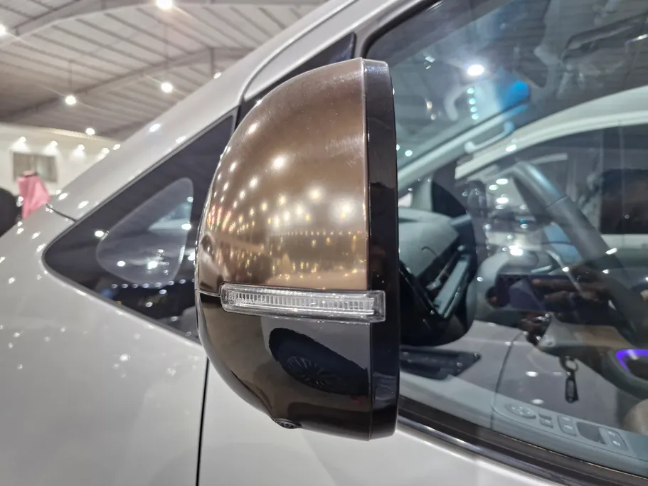 2025 Hyundai Staria VIP 