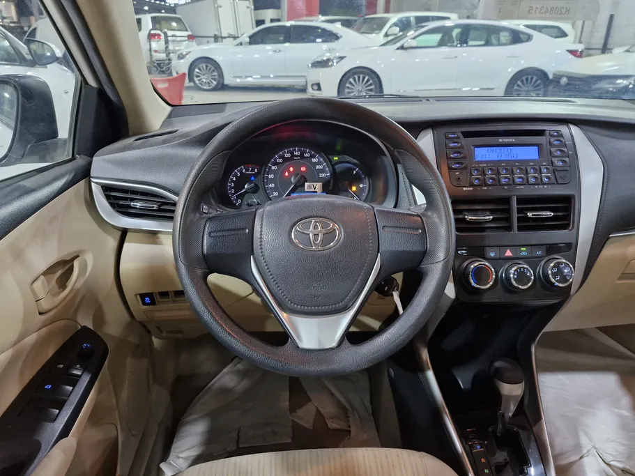 2019 Toyota Yaris  Y 