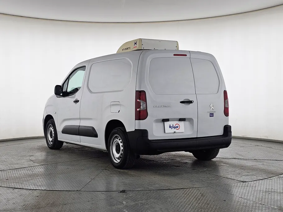 2023 Peugeot Partner Short van 