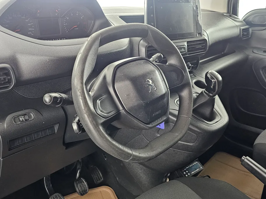 2023 Peugeot Partner Short van 