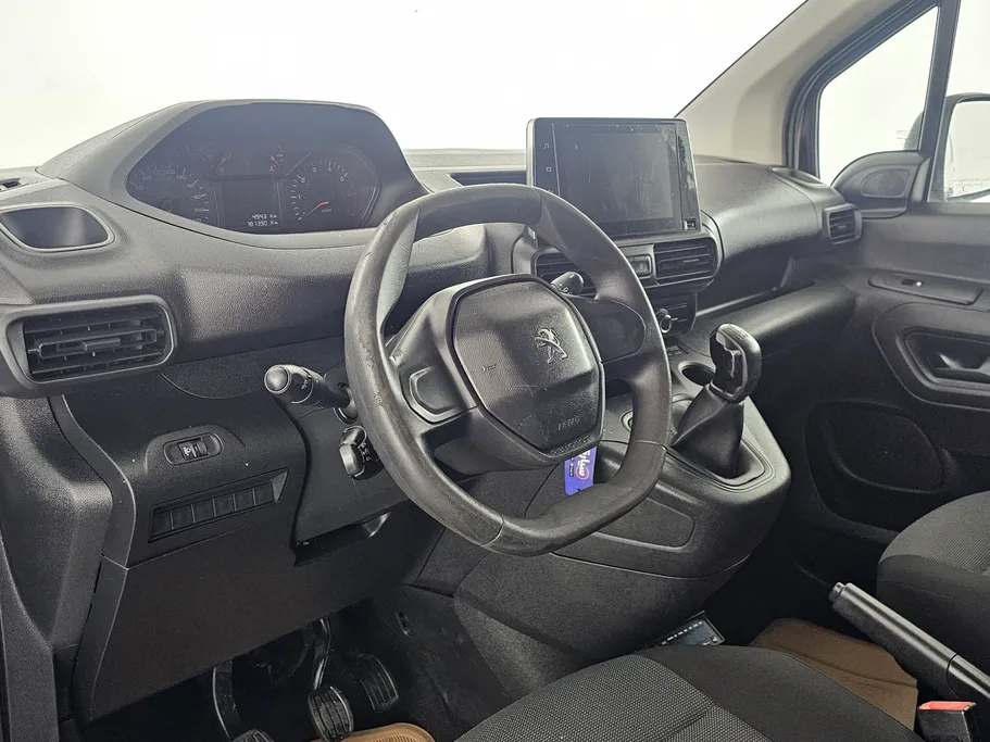 2023 Peugeot Partner Short van 