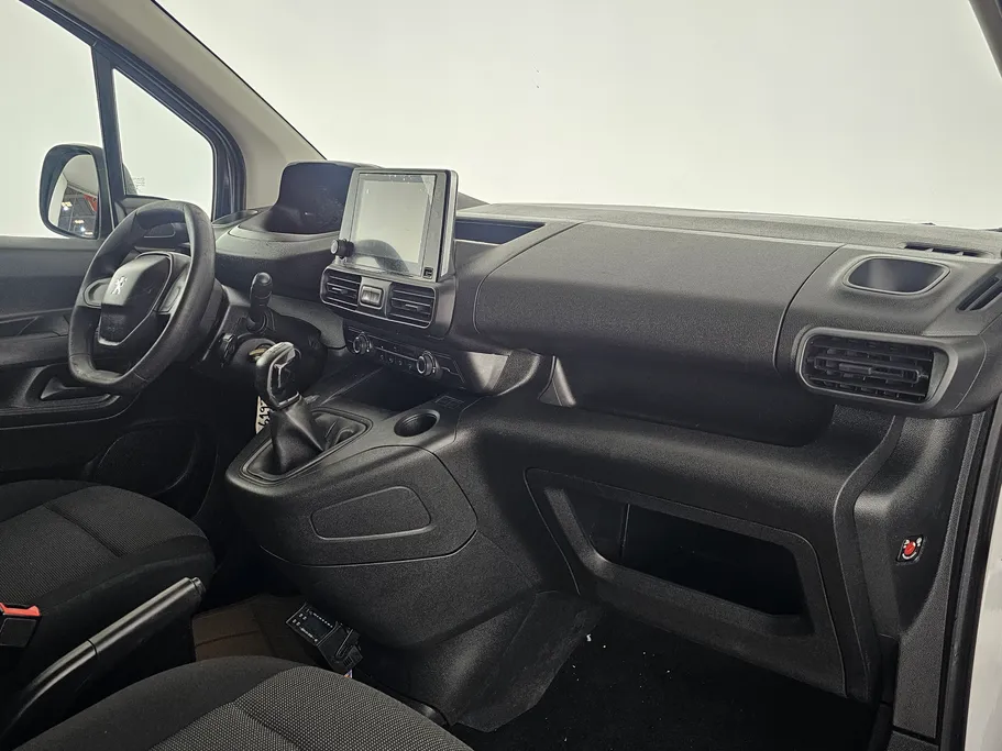 2023 Peugeot Partner Short van 