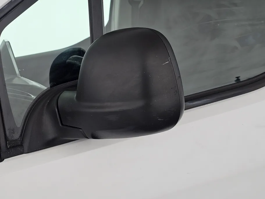 2023 Peugeot Partner Short van 