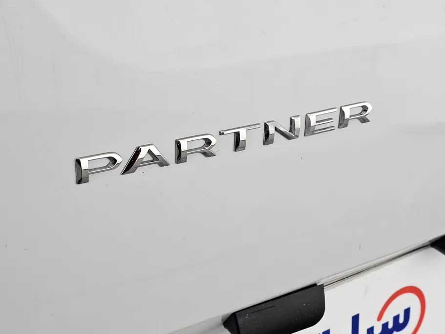 2023 Peugeot Partner Short van 