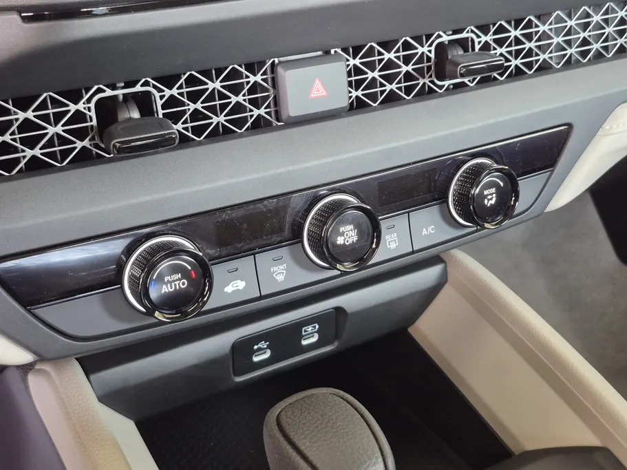 هوندا اكورد LX 2025 