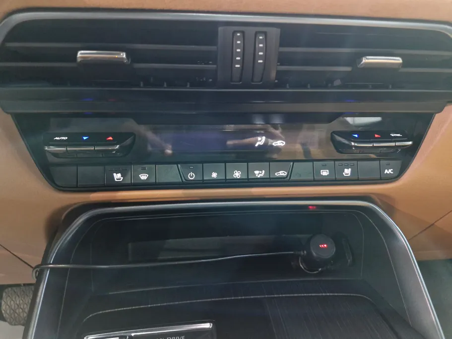 2025 مازدا CX60 العليا بلس  