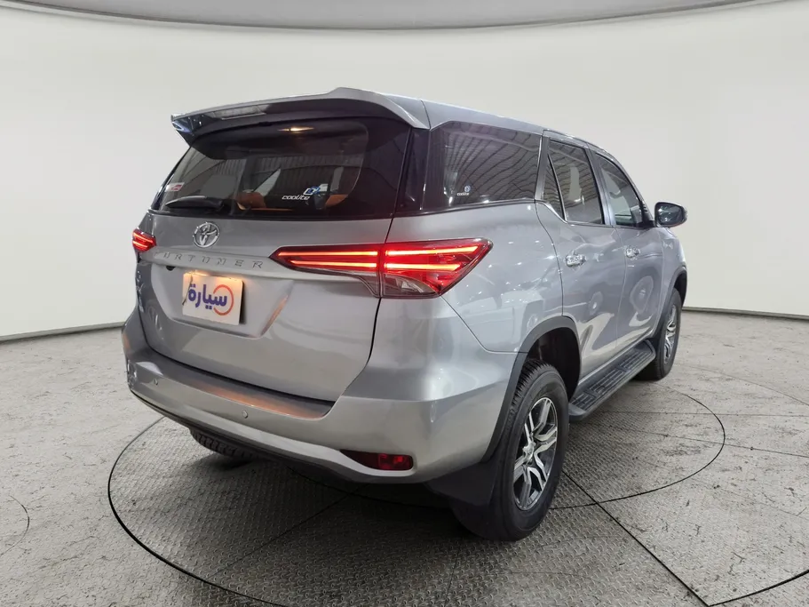 تويوتا فورتشنر GX 2024 