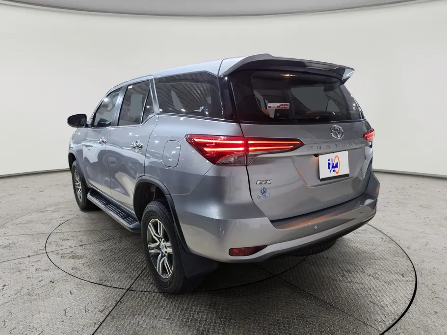 تويوتا فورتشنر GX 2024 
