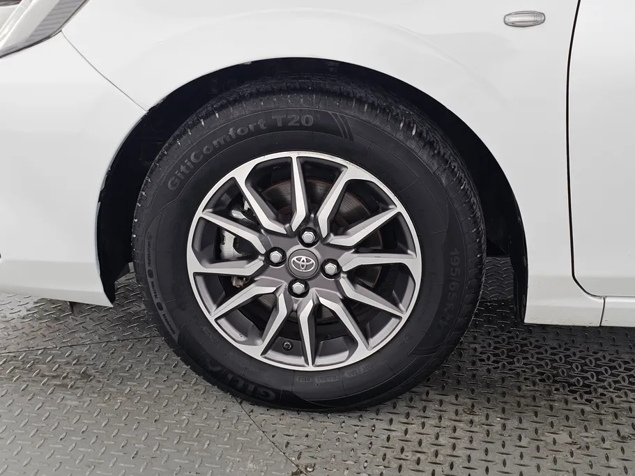 2023 Toyota Yaris  Y 