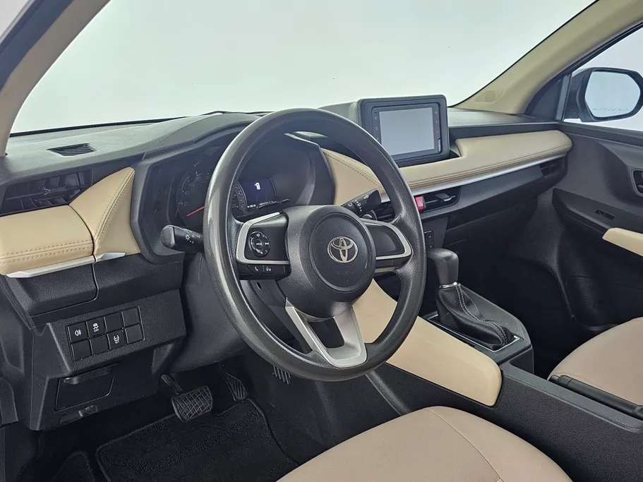 2023 Toyota Yaris  Y 