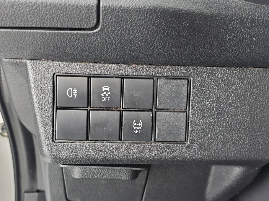 2023 Toyota Yaris  Y 