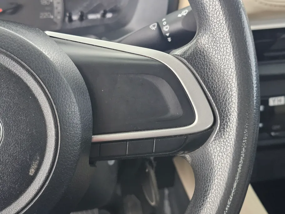 2023 Toyota Yaris  Y 