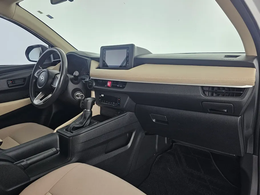 2023 Toyota Yaris  Y 