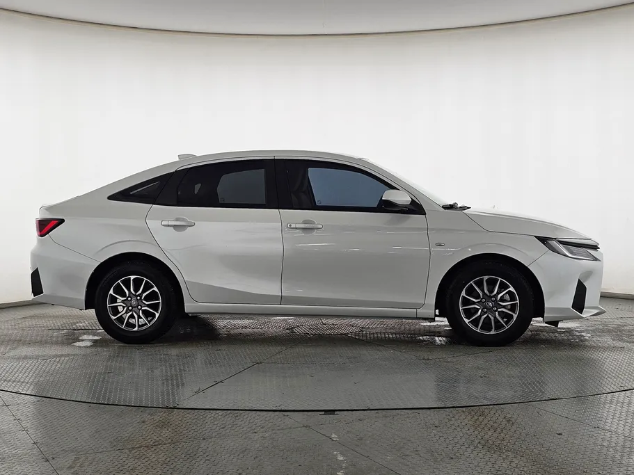 2023 Toyota Yaris  Y 