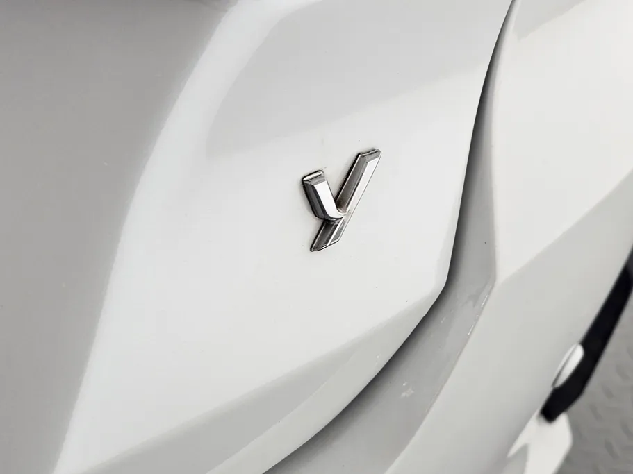 2023 Toyota Yaris  Y 