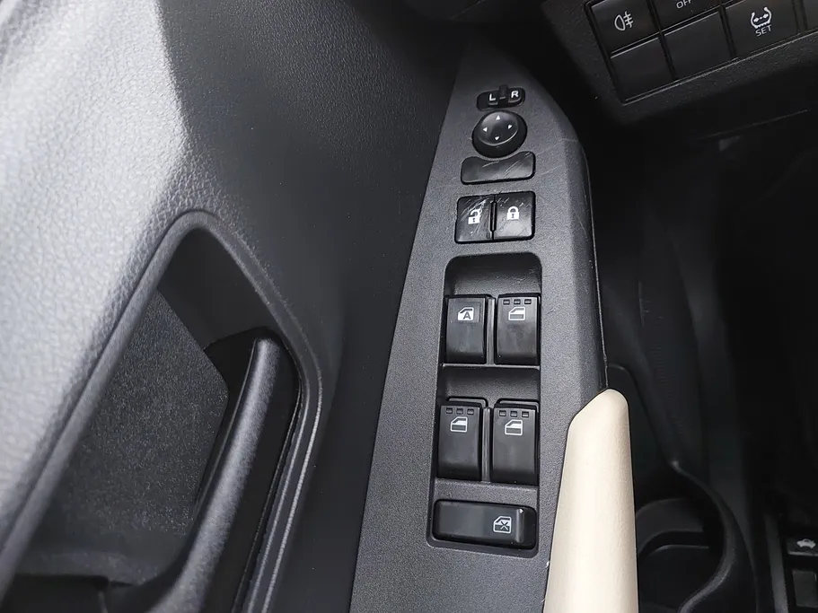 2023 Toyota Yaris  Y 