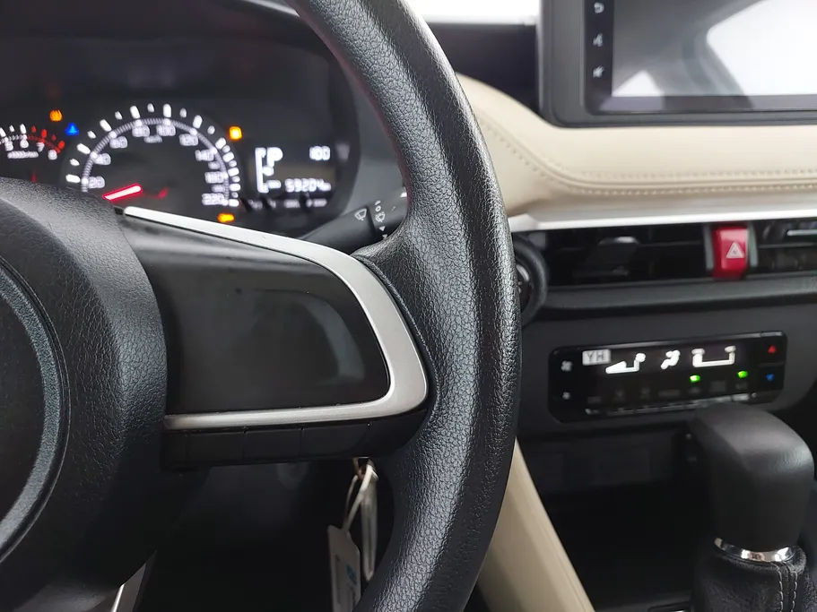 2023 Toyota Yaris  Y 