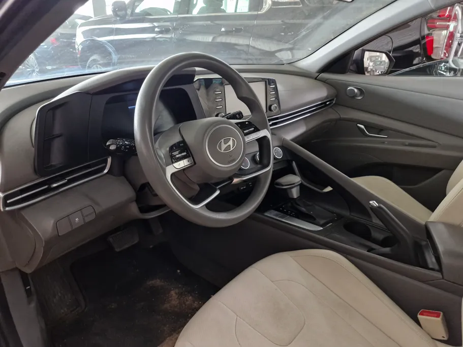 2024 Hyundai Elantra Smart 