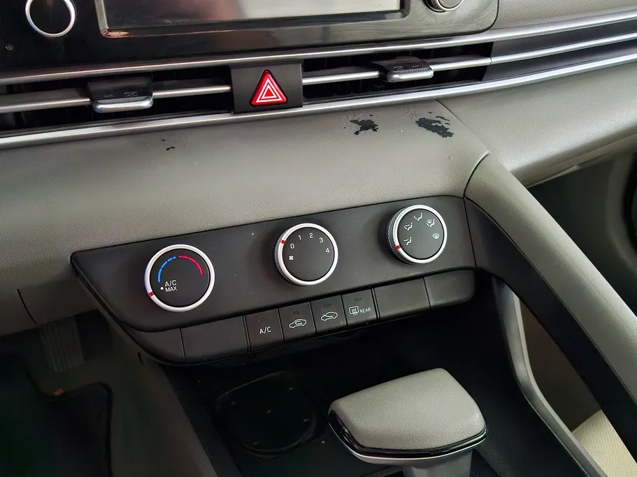 2024 Hyundai Elantra Smart 